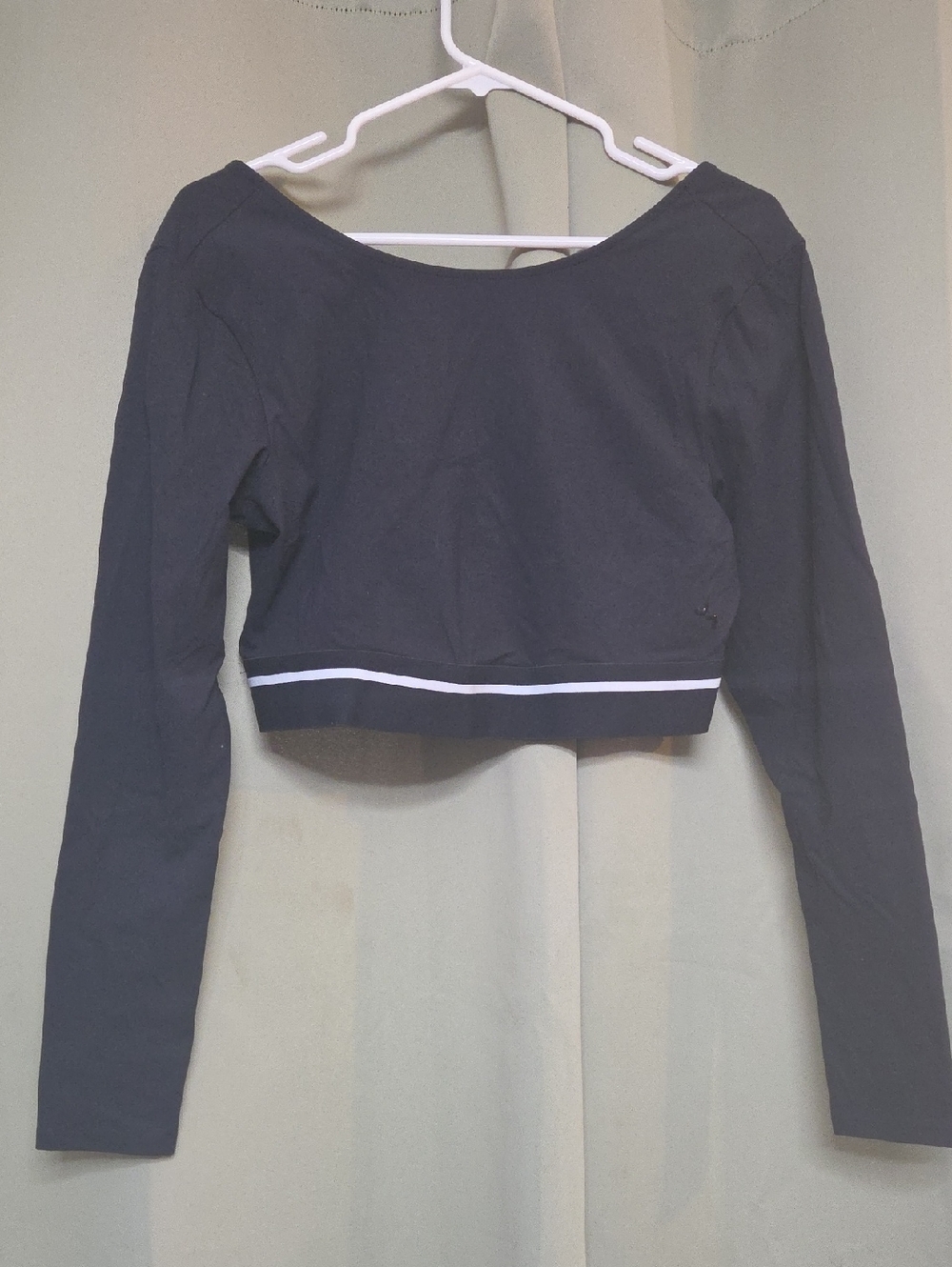 JoyLab Black Long-Sleeve Cropped Scoop-Back Top with White Hem Stripe
